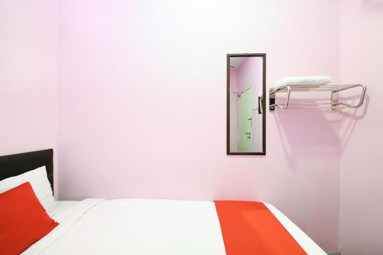 Oyo 1125 Ir Inn Hotel Скудай Екстериор снимка