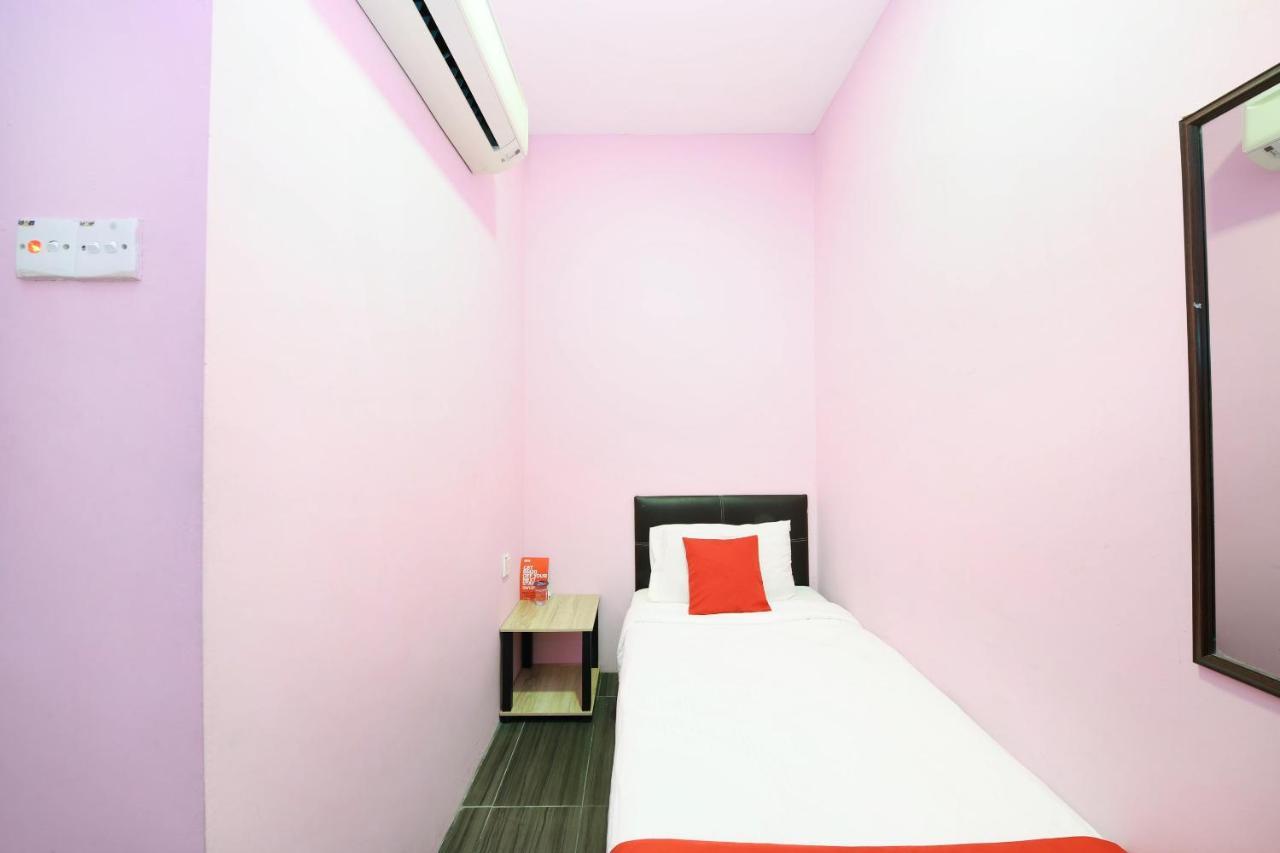 Oyo 1125 Ir Inn Hotel Скудай Екстериор снимка