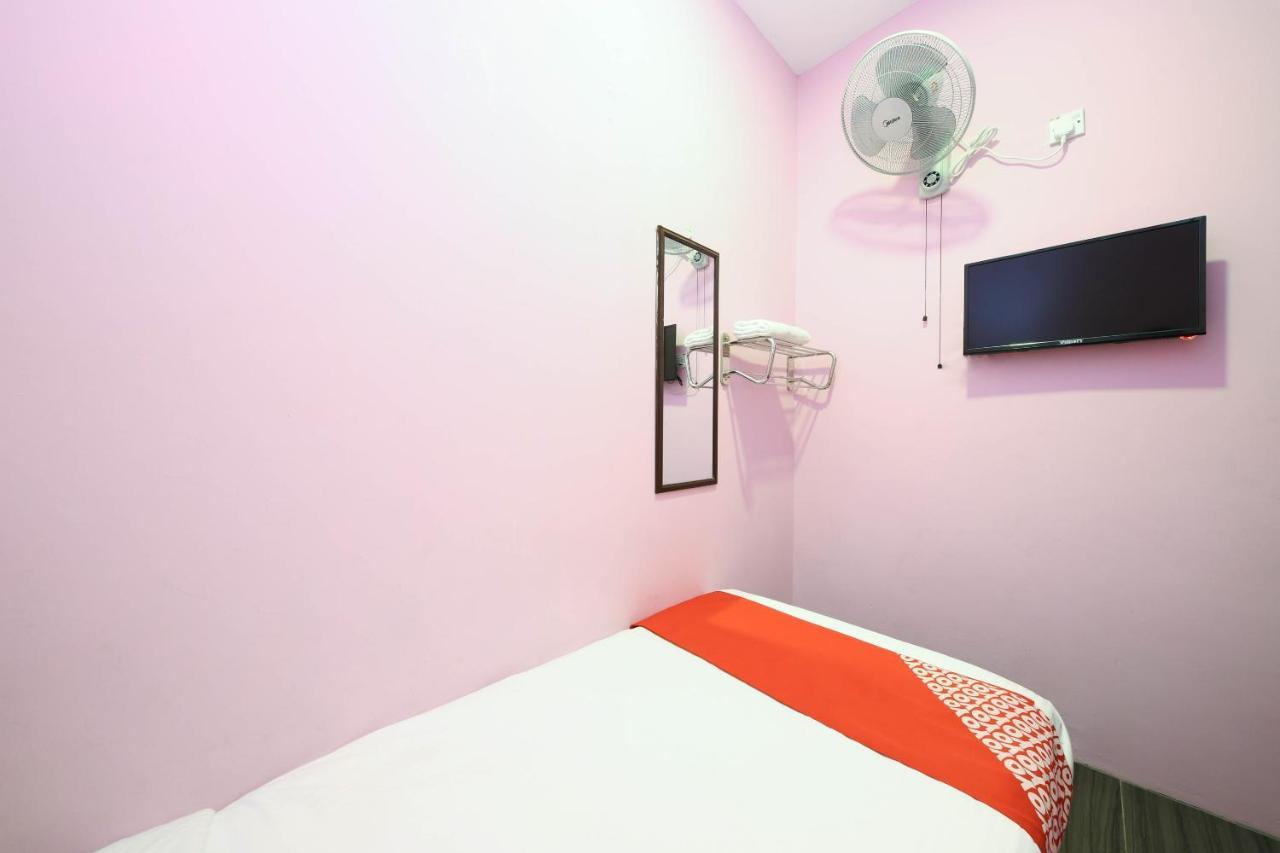 Oyo 1125 Ir Inn Hotel Скудай Екстериор снимка