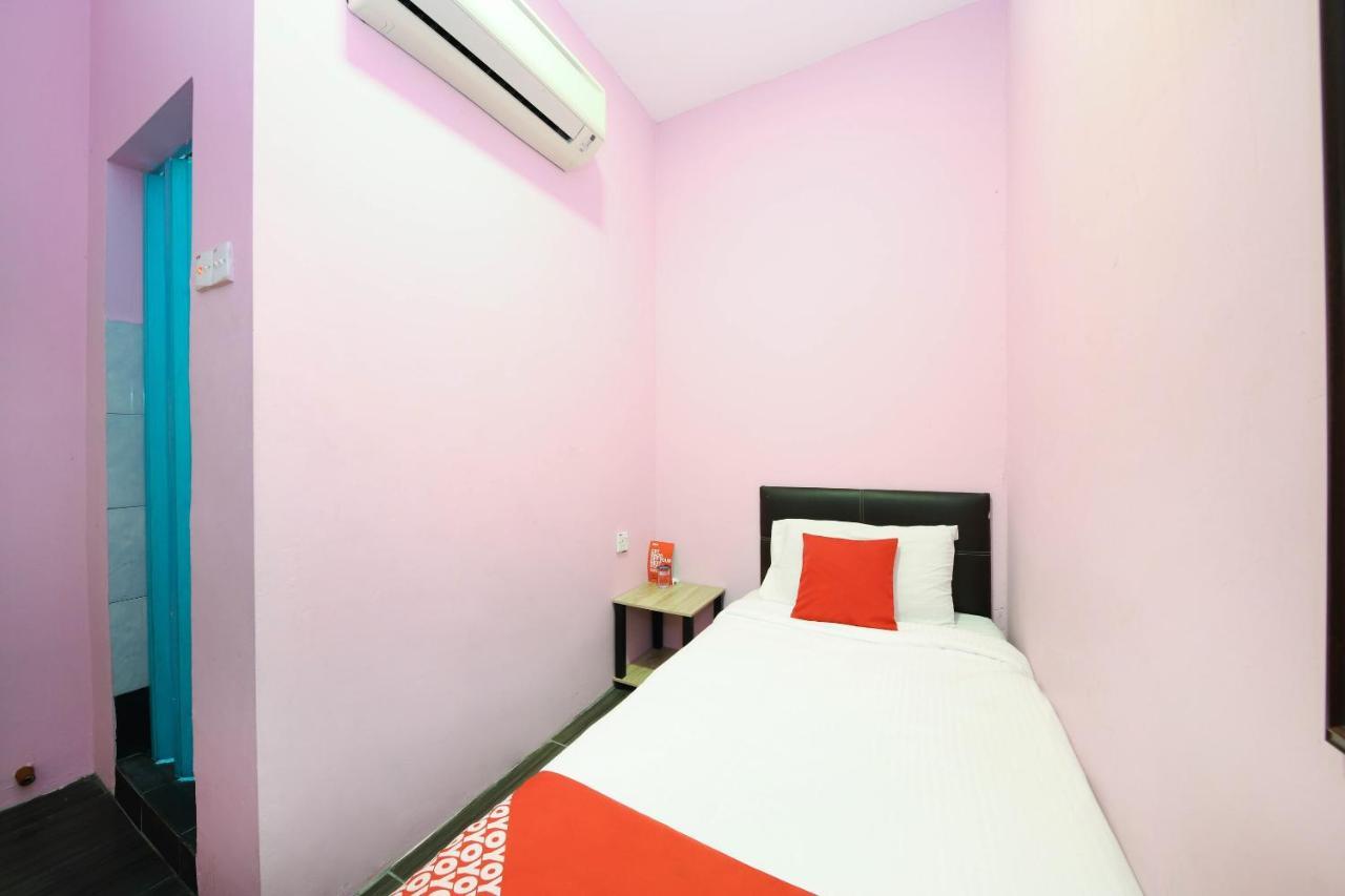 Oyo 1125 Ir Inn Hotel Скудай Екстериор снимка