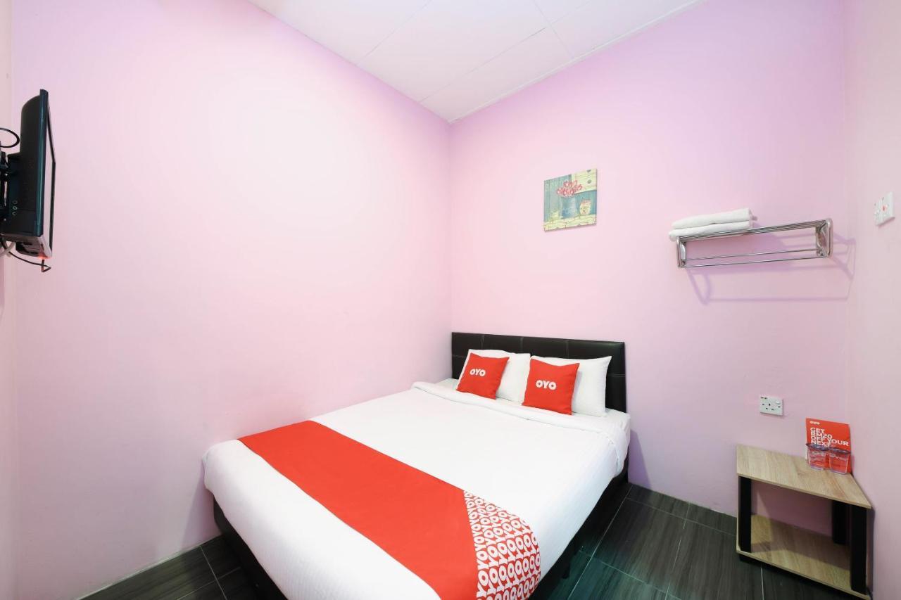 Oyo 1125 Ir Inn Hotel Скудай Екстериор снимка