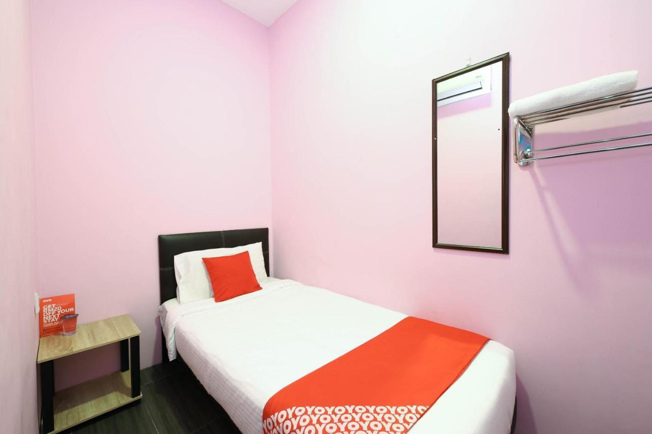 Oyo 1125 Ir Inn Hotel Скудай Екстериор снимка