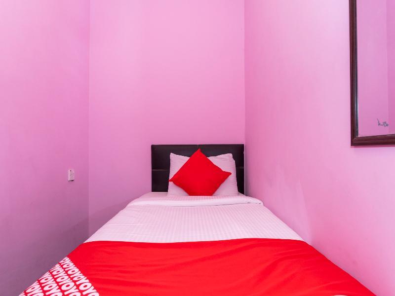 Oyo 1125 Ir Inn Hotel Скудай Екстериор снимка